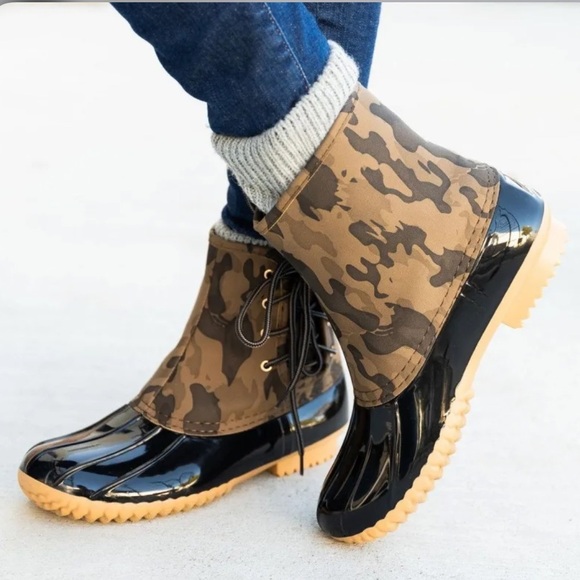 Green Camouflage Print Side Laced Duck Boots - Picture 2 of 9